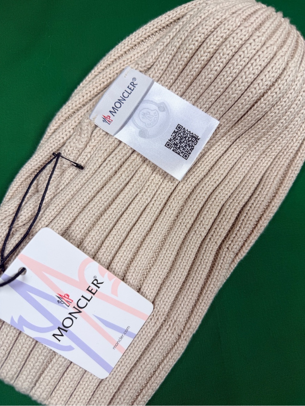 Moncler Women’s Floral White Color Knit Beanie w/ Pom Pom – New - Picture 4 of 4